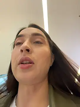 Holly Play online show from 11/13/25, 09:24