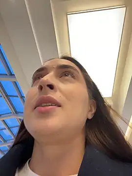 Holly Play online show from 12/01/25, 12:06