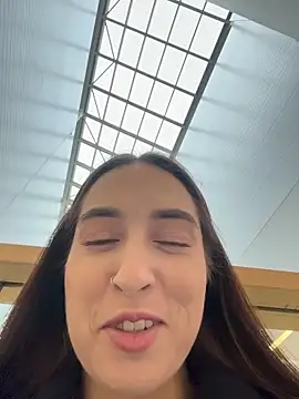 Holly Play online show from 11/11/25, 09:04