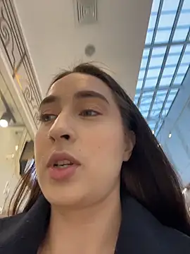 Holly Play online show from 11/19/25, 12:05