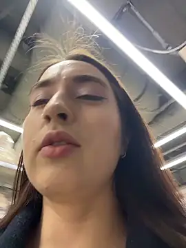 Holly Play online show from 04/05/26, 01:18