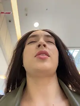 Holly Play online show from 04/15/26, 11:59