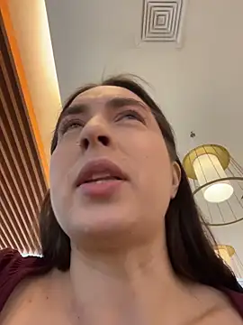 Holly Play online show from 12/23/25, 09:08