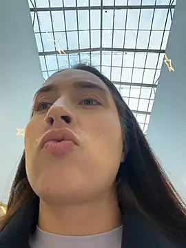 Holly Play online show from 11/16/25, 12:10