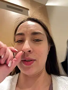 Snapshot of Holly_Play chatting on 02/19/25, 10:12 Holly Play online show from 02/19/25, 10:12