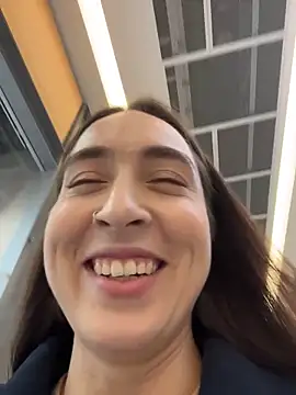 Holly Play online show from 11/24/25, 12:05