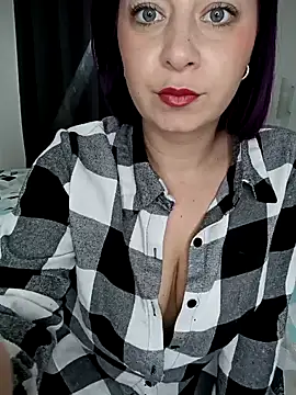 Snapshot of Chaudesquirt chatting on 02/05/25, 01:11 Chaudesquirt online show from 02/05/25, 01:11