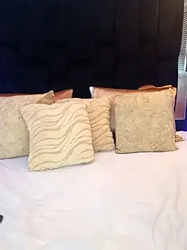 Isabella Flores online show from 12/14/25, 10:04