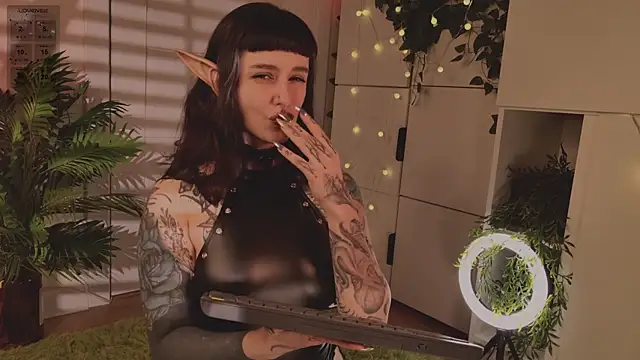 MichaellaMoon online show from 01/15/26, 04:43