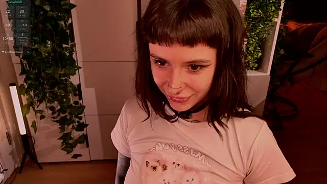 MichaellaMoon online show from 04/15/26, 06:56