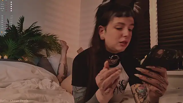 MichaellaMoon online show from 10/30/25, 05:21