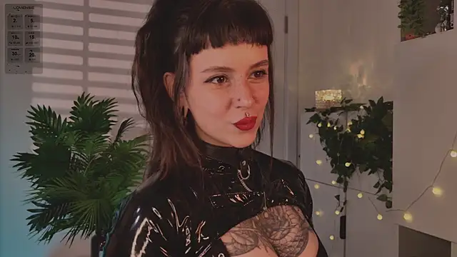 MichaellaMoon online show from 01/18/26, 06:11