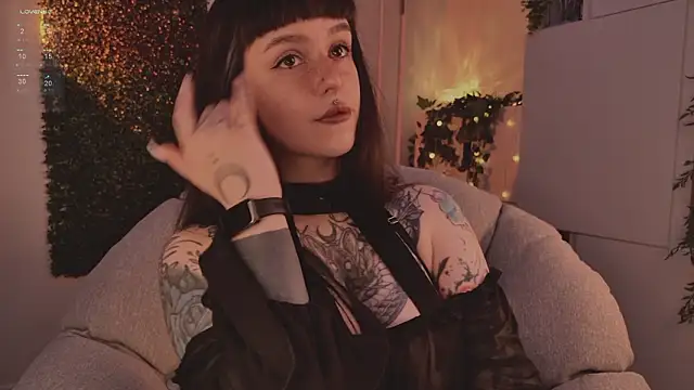 MichaellaMoon online show from 02/04/26, 04:24