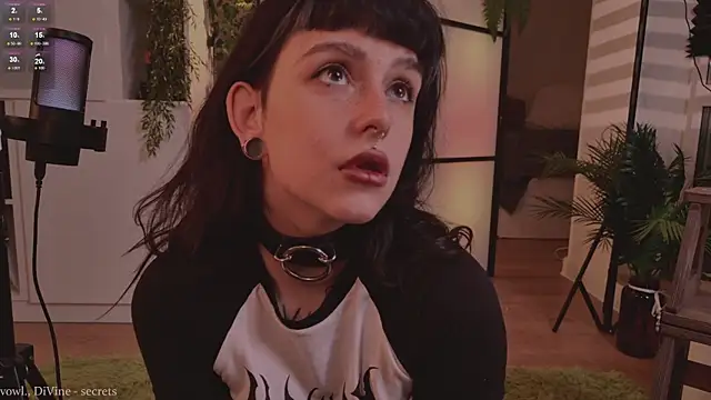 MichaellaMoon online show from 10/17/25, 04:31