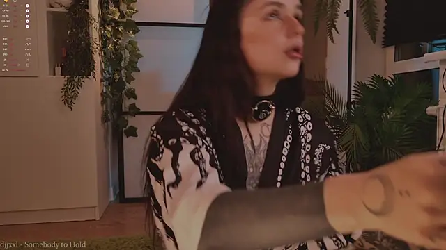 MichaellaMoon online show from 11/08/25, 05:16