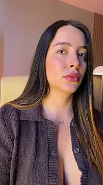 Snapshot of Alessia-miller_ chatting on 06/17/26, 09:47 Alessia-miller online show from 06/17/26, 09:47
