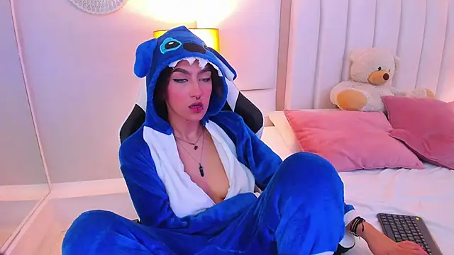 EllaBennet online show from 03/19/25, 08:23