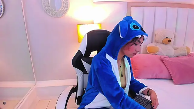 EllaBennet online show from 03/19/25, 05:19