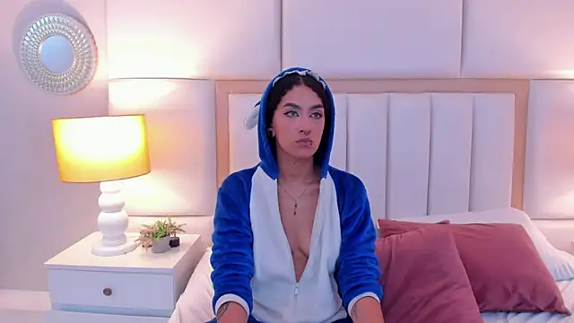 EllaBennet online show from 01/31/25, 11:35