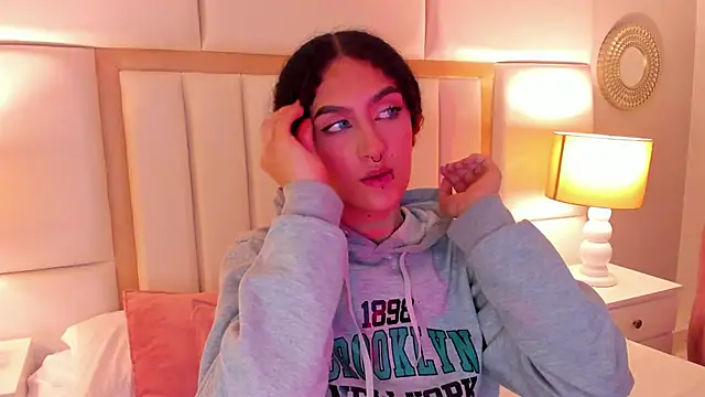 EllaBennet online show from 03/18/25, 11:00