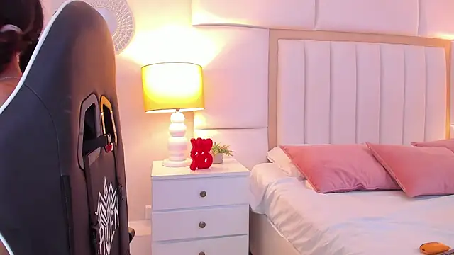 EllaBennet online show from 02/20/25, 07:55