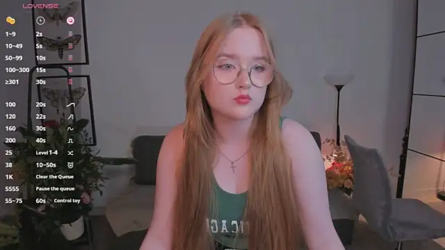 bonnie wright online show from 11/05/25, 03:37