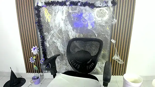 nicol jone1 online show from 10/24/25, 10:20