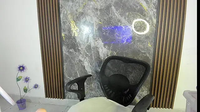 nicol jone1 online show from 10/10/25, 10:21