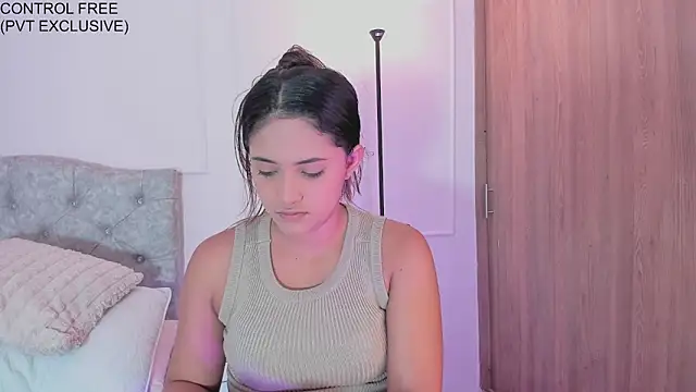 Snapshot of Isa_squirt1 chatting on 09/29/25, 01:34 Isa squirt1 online show from 09/29/25, 01:34