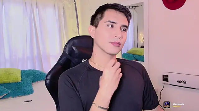 Snapshot of Chris_Maddox chatting on 11/18/25, 08:34 Chris Maddox online show from 11/18/25, 08:34