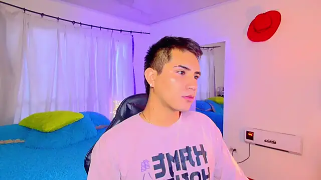 Snapshot of Chris_Maddox chatting on 12/18/25, 11:14 Chris Maddox online show from 12/18/25, 11:14