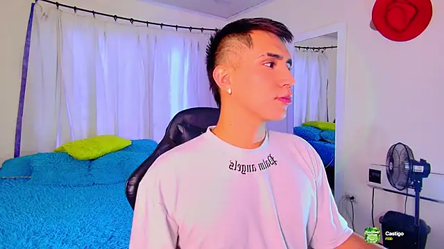 Snapshot of Chris_Maddox chatting on 12/03/25, 07:35 Chris Maddox online show from 12/03/25, 07:35