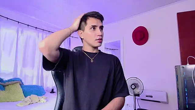 Snapshot of Chris_Maddox chatting on 11/16/25, 07:51 Chris Maddox online show from 11/16/25, 07:51