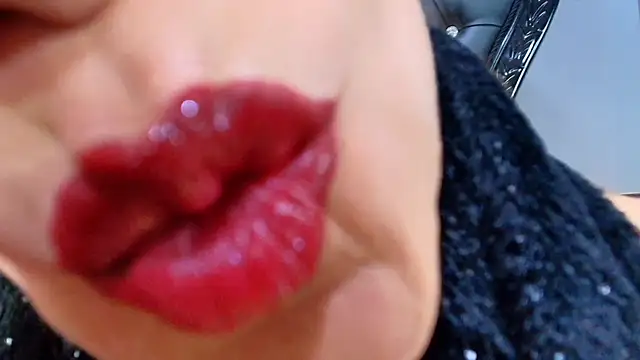 MelaniaKnauss online show from 03/11/25, 08:42
