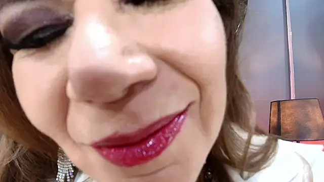 MelaniaKnauss online show from 02/25/25, 08:42