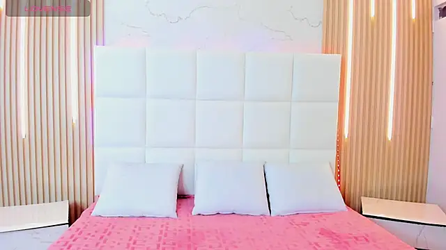 Iris Thompson  online show from 10/11/25, 04:24