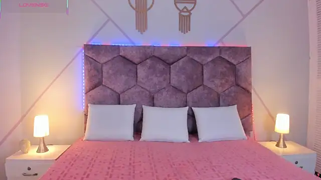 Iris Thompson  online show from 11/15/25, 12:14