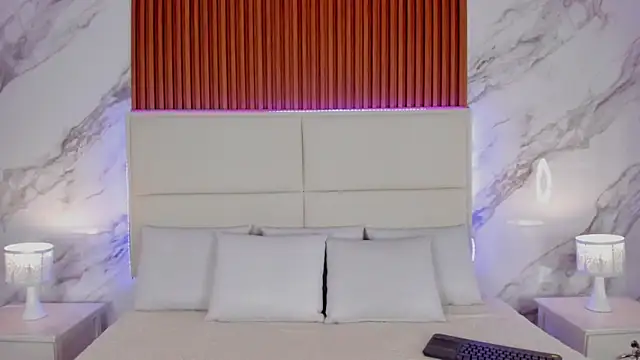 Iris Thompson  online show from 05/13/26, 04:19