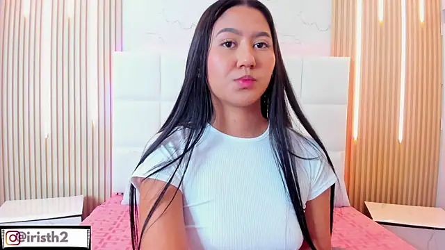 Iris Thompson  online show from 10/17/25, 03:43