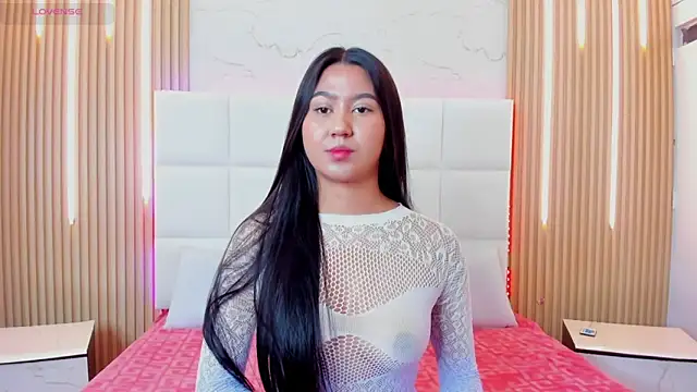 Iris Thompson  online show from 10/28/25, 04:24