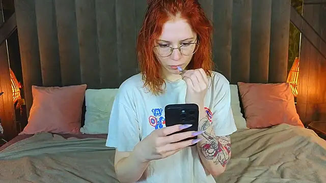 Snapshot of Sasha_Exclusive chatting on 12/15/25, 08:25 Sasha Exclusive online show from 12/15/25, 08:25