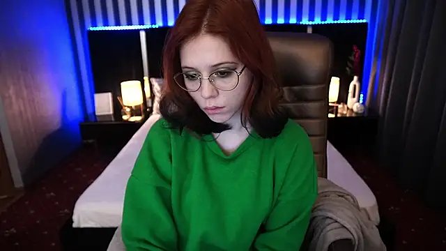 Snapshot of Sasha_Exclusive chatting on 02/25/25, 07:42 Sasha Exclusive online show from 02/25/25, 07:42