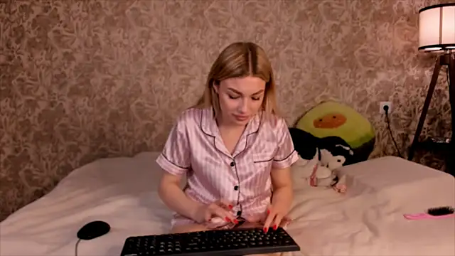 Ella Milla online show from 03/03/25, 03:49