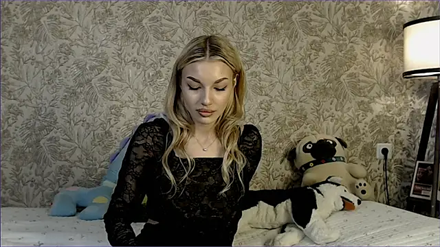 Ella Milla online show from 11/16/25, 10:31