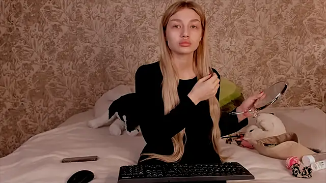 Ella Milla online show from 03/11/25, 07:14