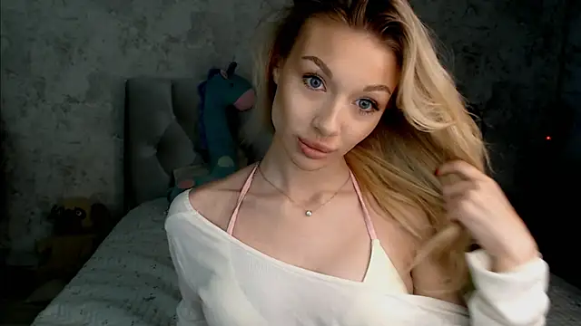 Snapshot of Ella_Milla chatting on 07/09/26, 01:32 Ella Milla online show from 07/09/26, 01:32