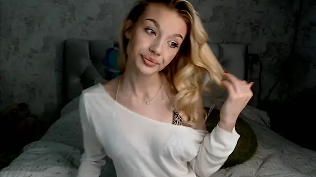 Ella Milla online show from 06/05/26, 02:12