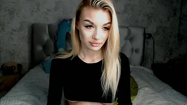 Ella Milla online show from 04/15/26, 01:59