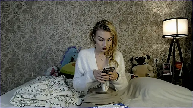 Ella Milla online show from 09/27/25, 12:22