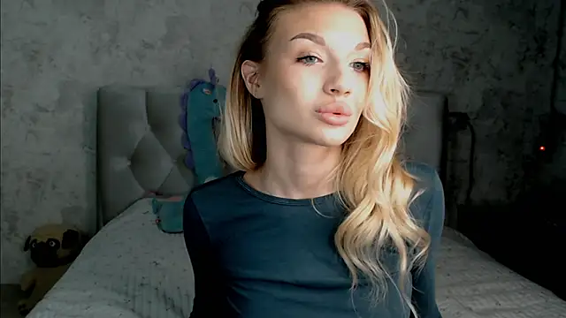 Snapshot of Ella_Milla chatting on 06/18/26, 12:54 Ella Milla online show from 06/18/26, 12:54